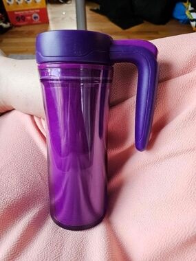 Contigo purple travel mug with ergonomic handle Autoseal Technology